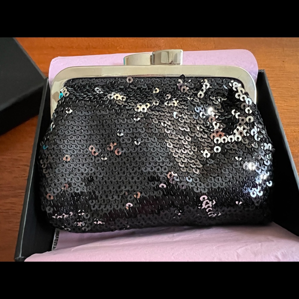 5 for $25 🛍️ item

Victoria’s Secret Angel Limited Edition Sequin Evening Bag